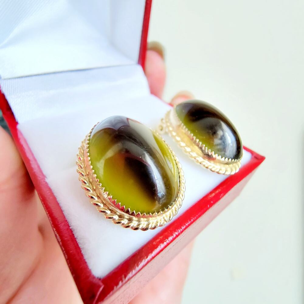 Vintage Whiting Davis Green Glass Clip Earrings